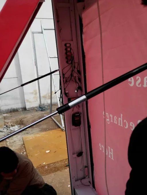 出口非洲的太陽能手機充電燈箱發貨成功