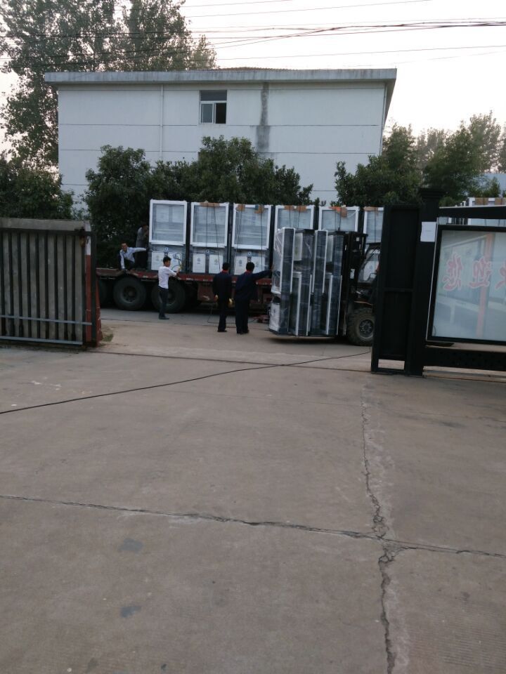 連云港85臺太陽能廣告垃圾箱發貨成功